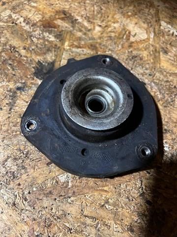 Кріплення переднього амортизатора 1KD412331A VAG