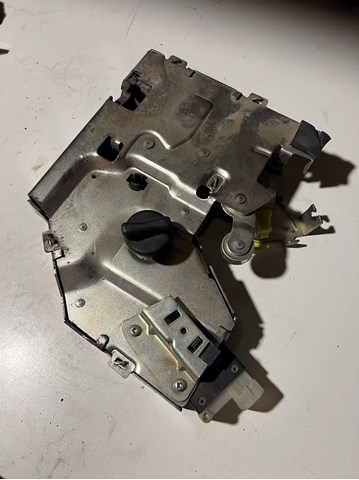 Замок дверей бічних зсувних лівих 2T14V264A33DM FORD