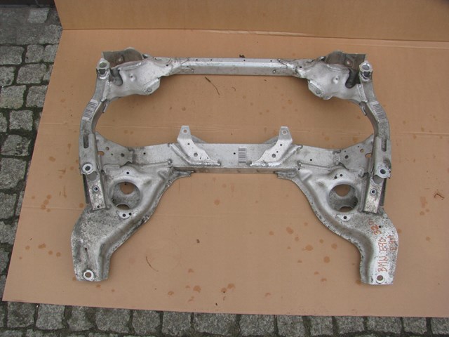 Підрамник передній 31116785639 BMW