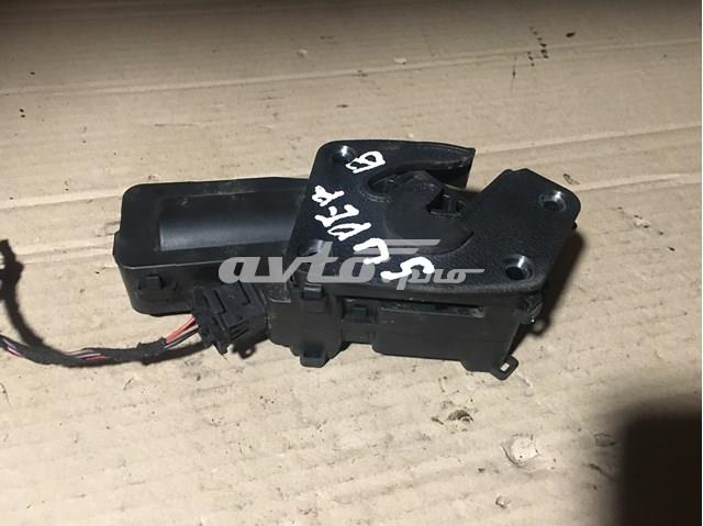 Кріплення кришки багажника 3T0827300B VAG