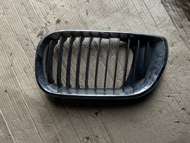 Решітка радіатора права 511370305490 BMW