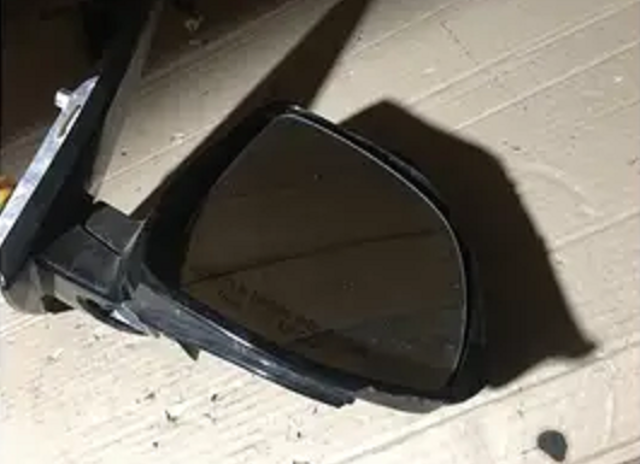 Дзеркальний елемент правий 51167291220 BMW