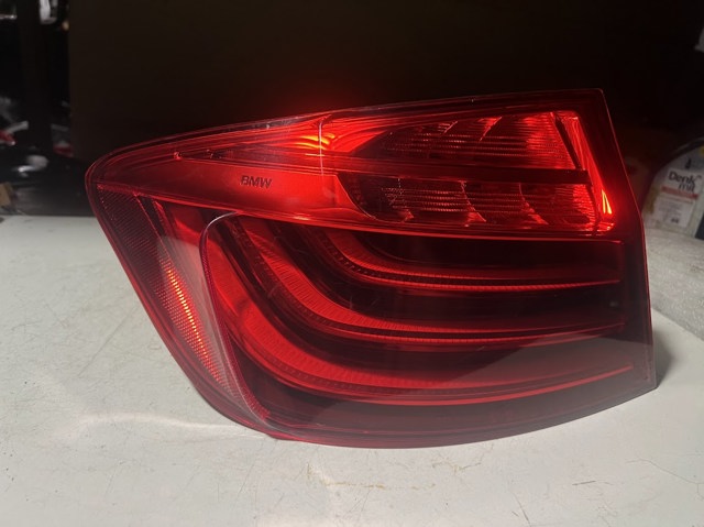 Задній лівий зовнішній ліхтар 63217306161 BMW