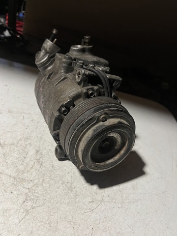 Компресор кліматичної установки 64528381233 BMW