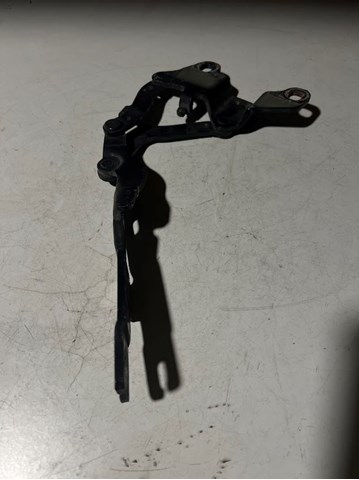 Завіса капота ліва 7115263 BMW