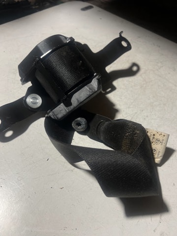 Пасок безпеки задній лівий 72117161847 BMW