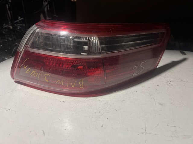 Фара задня права зовнішня 8155006240 TOYOTA