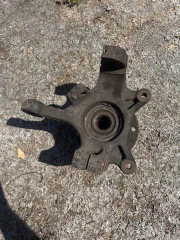 Цапфа поворотного кулака 8200642122 RENAULT