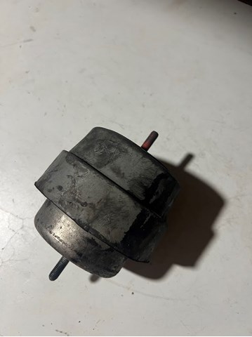 Права подушка двигуна 8E0199382B VAG