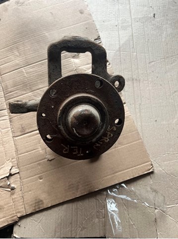 Цапфа поворотного кулака 9013320202 MERCEDES