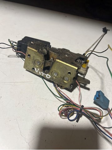 Замок дверей багажника 9017400435 MERCEDES