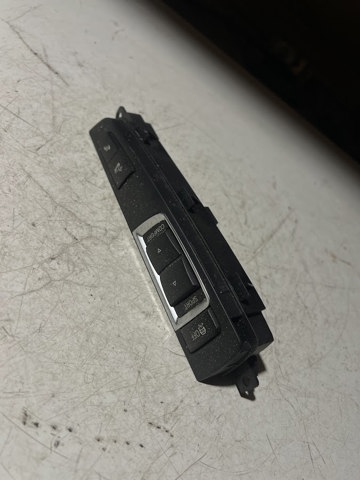 Блок кнопок центральної консолі 9202948 BMW