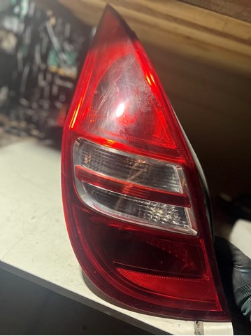 Задня ліва фара 924012L0 HYUNDAI