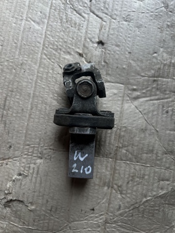 Рульовий кардан нижній A2104600210 MERCEDES