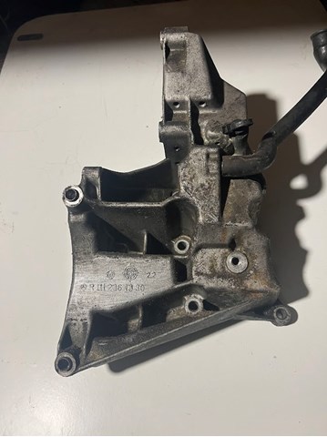 Кронштейн компресора кондиціонера R1112361330 MERCEDES