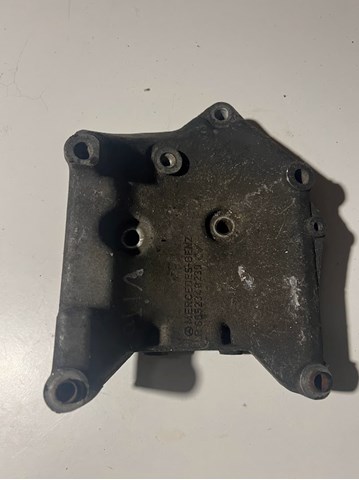 Кронштейн компресора кондиціонера R6052340239 MERCEDES
