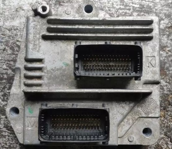 Модуль управління двигуном 55562549 OPEL