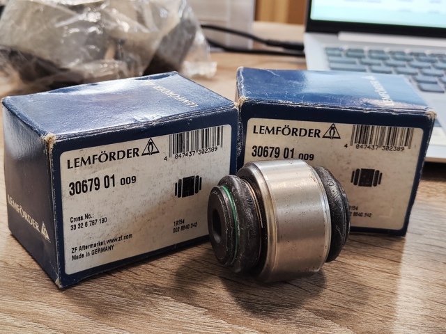 Сайлентблок заднього верхнього важеля 3067901 LEMFORDER