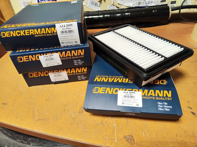 Автомобільний фільтр повітря A142095 DENCKERMANN