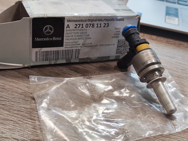 Форсунка вприску палива A2710781123 MERCEDES