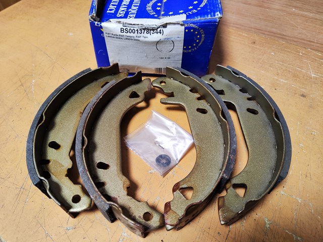 Колодки гальмівні задні, барабанні BS001378 SFEC