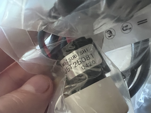 Датчик положення колінвала J5T25081 MITSUBISHI