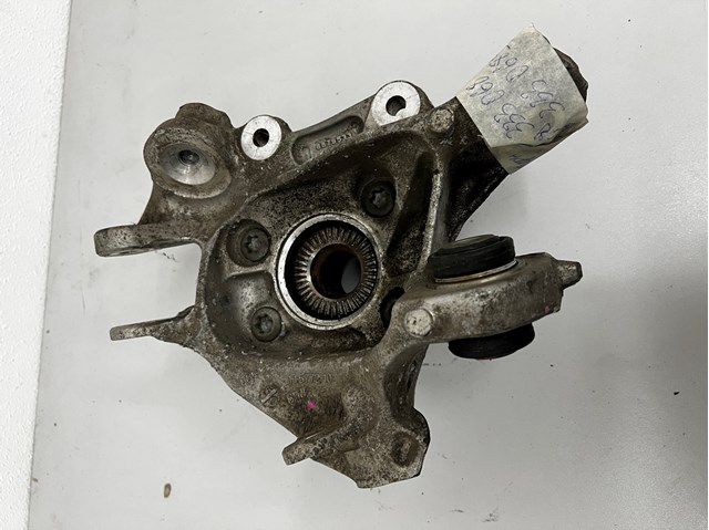 Цапфа поворотна ліва 33306879531 BMW