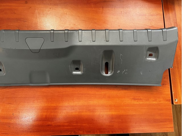 Накладка задньої панелі багажника 51479113340 BMW