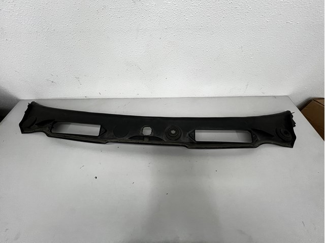 Решітка склоочисників 51717180743 BMW