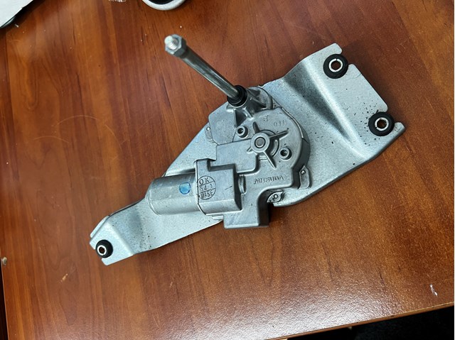 Склоочисник дверей задка 61627356220 BMW