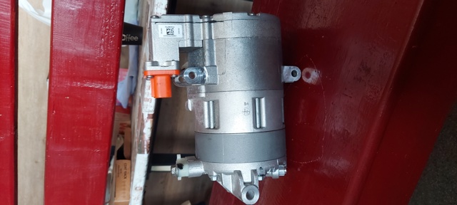 Компресор холодоагенту 5QE816803L VAG