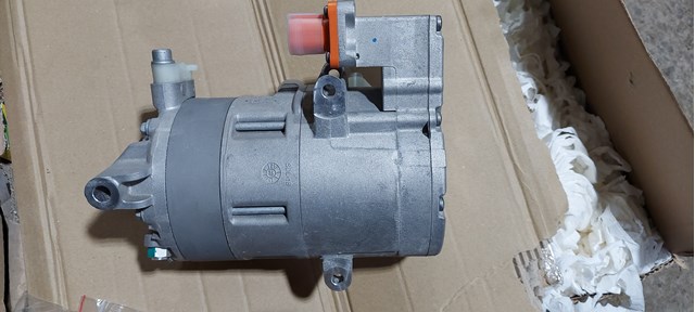 Компресор холодоагенту 5QE820803A VAG