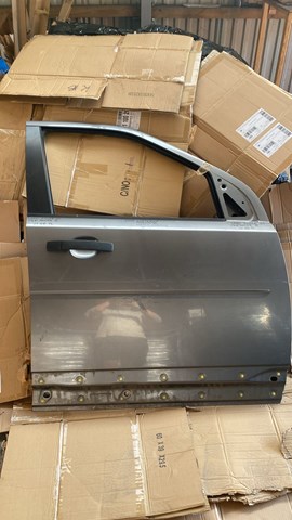 Пасажирські передні двері LR005656 LAND ROVER