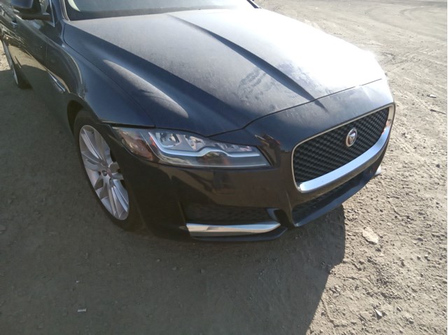 Переднє праве крило XR858570 JAGUAR