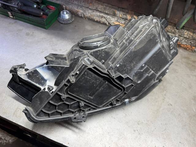 Фара передня права 8W6941012B VAG