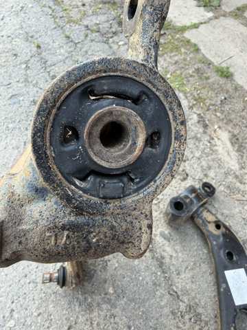 Важіль передній лівий GHP934350B MAZDA