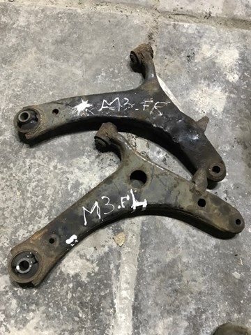 Правий важіль передній нижній підвіски 20202AG081 SUBARU