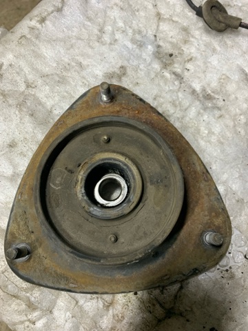 Подушка амортизатора переднього 20320FG011 SUBARU