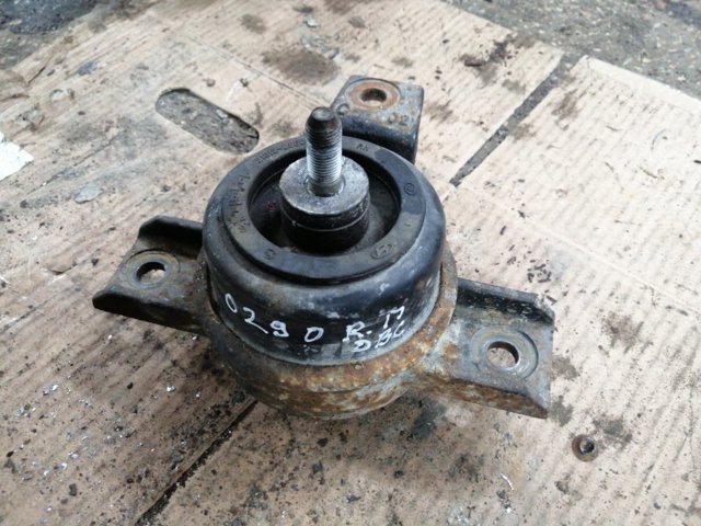 Права подушка мотора 218112B100 HYUNDAI