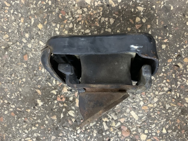 Подушка (опора) двигуна лів./прав. 218123E252 HYUNDAI