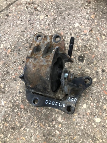Подушка (опора) двигуна, ліва 218302B900 HYUNDAI
