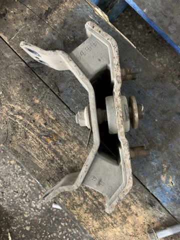 Передня опора двигуна 218323E354 HYUNDAI
