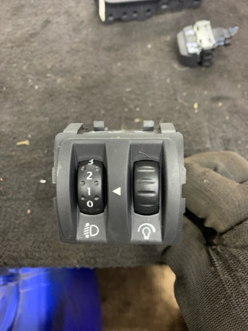 Кнопка коректора фар 251900001R RENAULT