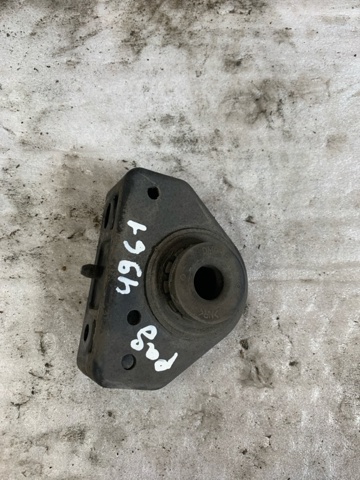 Подушка радіатора охолодження, верхня 25333D3000 HYUNDAI