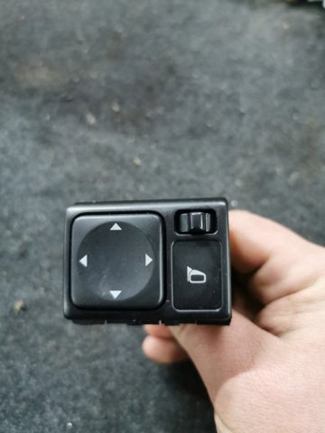 Блок управління зеркалами заднього виду, на торпедо
 25570CT01B NISSAN