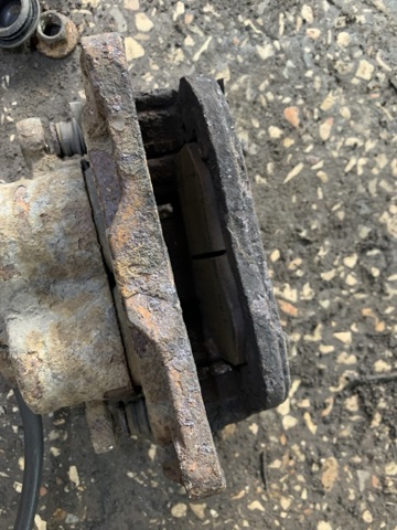 Кронштейн гальмівного супорта 26225SC020 SUBARU