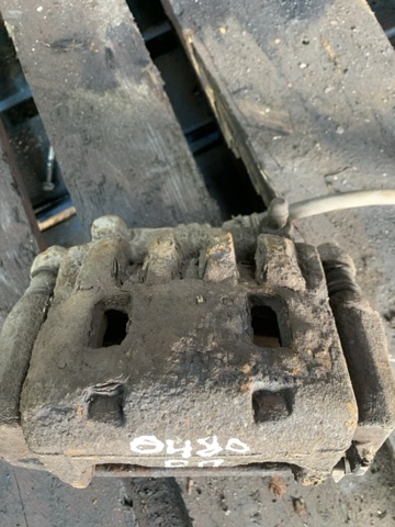 Супорт гальмівний, передній, правий 26292SC020 SUBARU