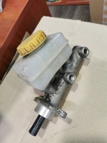 Циліндр головний гальма (Гідротормоз) Субару Імпреза 2