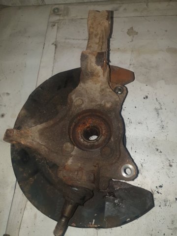 Кулак поворотний передній правий 28313XA00A SUBARU