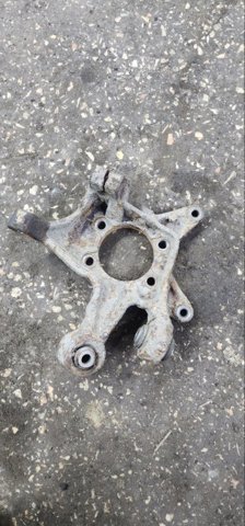 Цапфа поворотна права 28411FG000 SUBARU